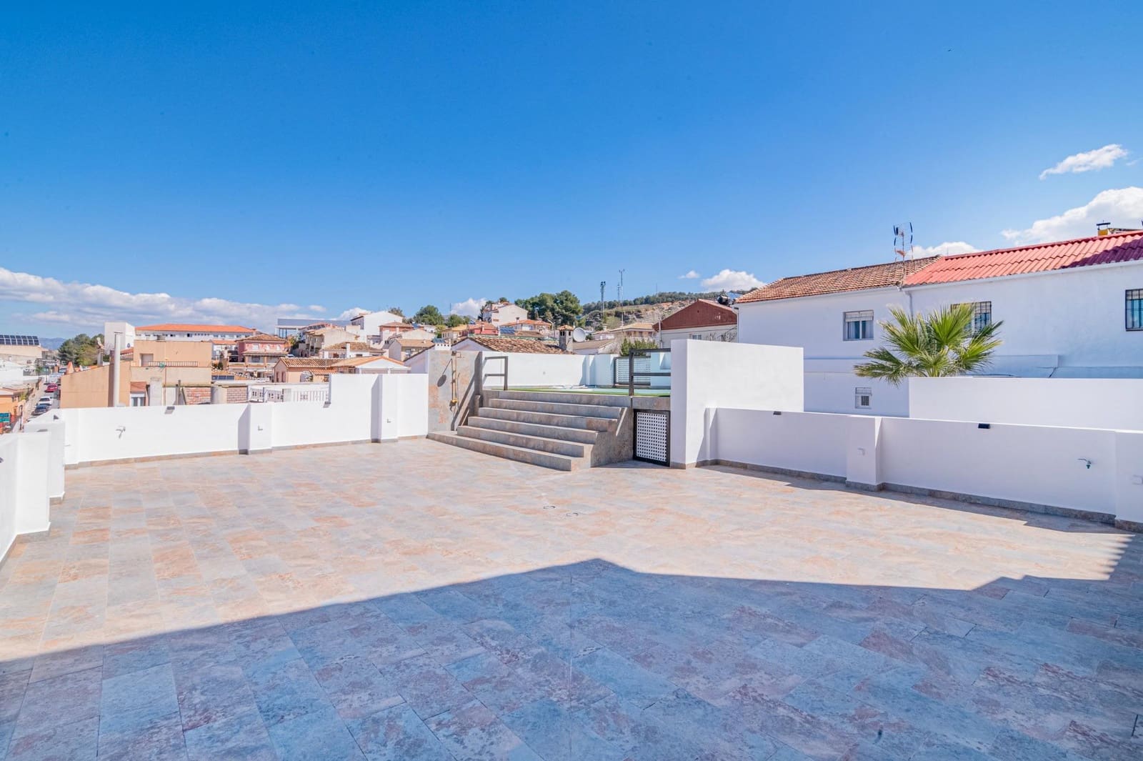 3 bedroom Villa for sale in Cajar with pool garage - € 399,000 (Ref: 9723794)