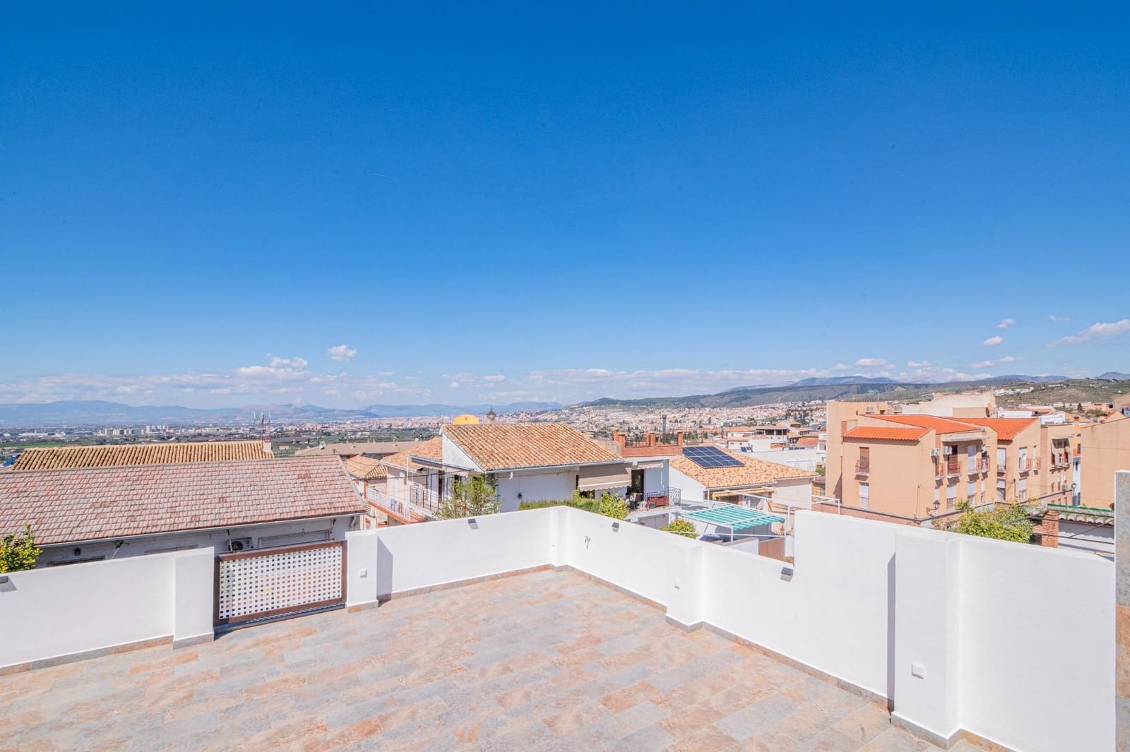 3 bedroom Villa for sale in Cajar with pool garage - € 399,000 (Ref: 9723794)