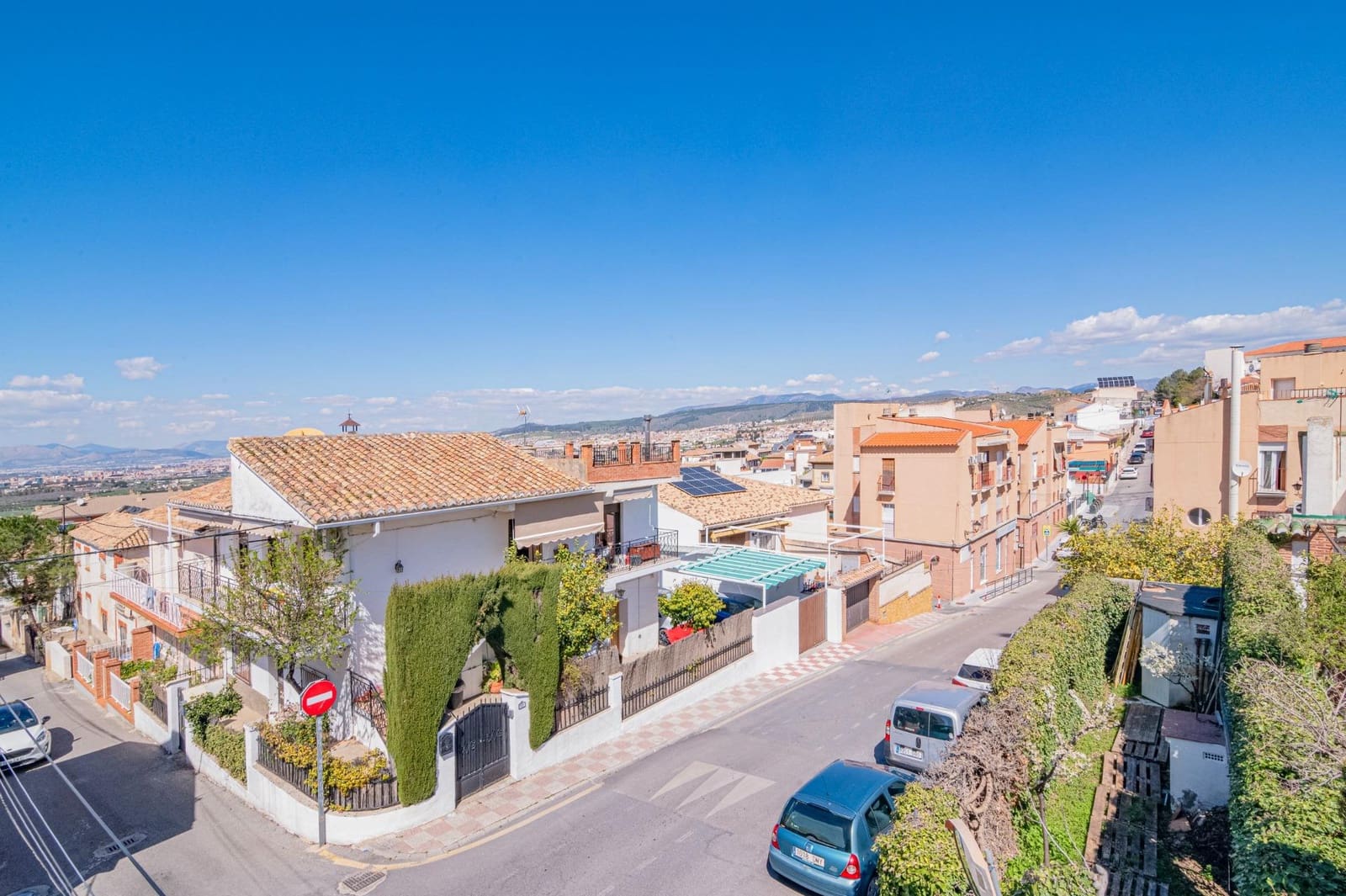 3 bedroom Villa for sale in Cajar with pool garage - € 399,000 (Ref: 9723794)