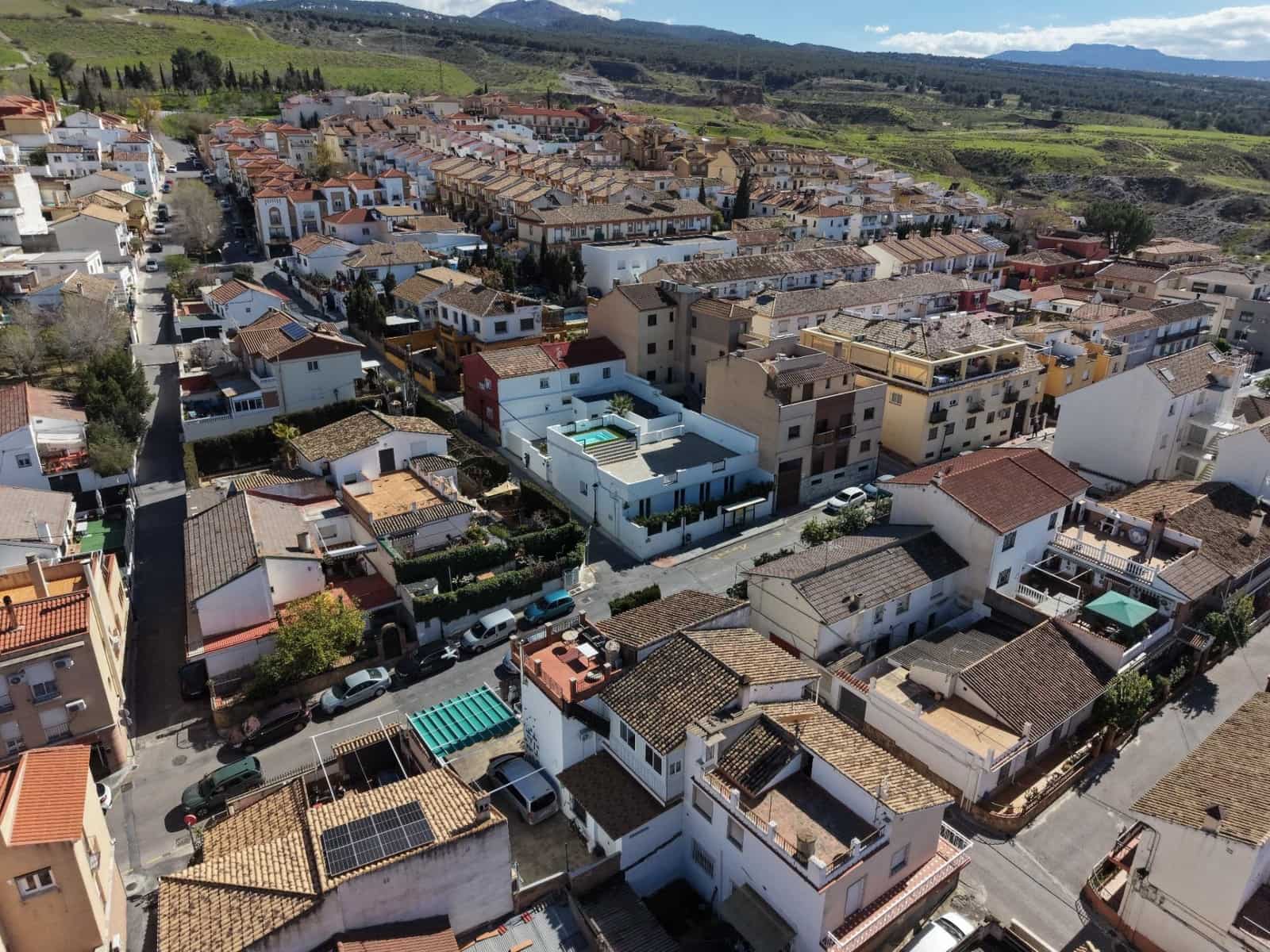 3 bedroom Villa for sale in Cajar with pool garage - € 399,000 (Ref: 9723794)