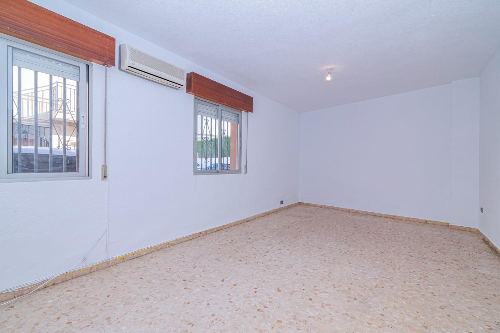 4 bedroom Townhouse for sale in Alhendin - € 149,000 (Ref: 9723795)