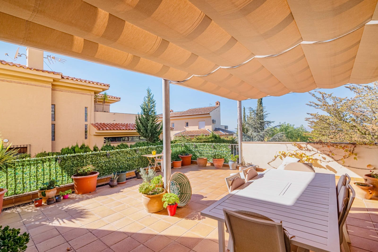 7 bedroom Villa for sale in La Zubia - € 450,000 (Ref: 9723799)