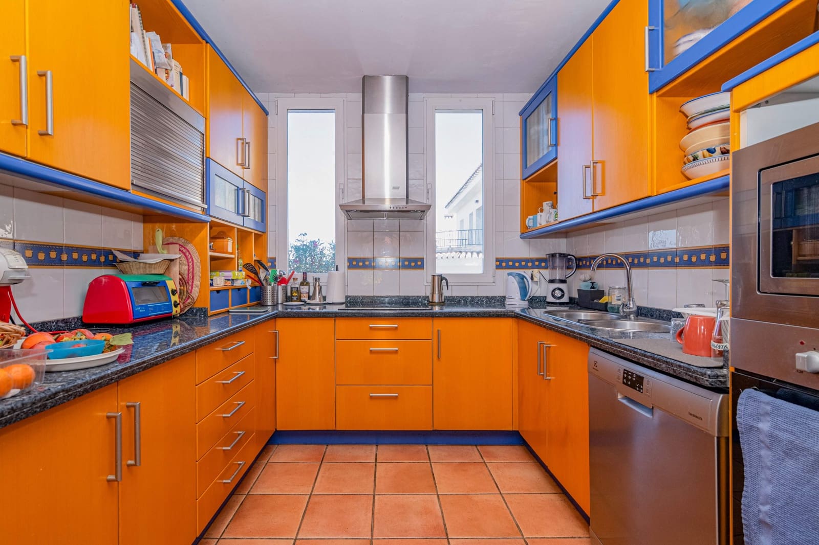 7 bedroom Villa for sale in La Zubia - € 450,000 (Ref: 9723799)