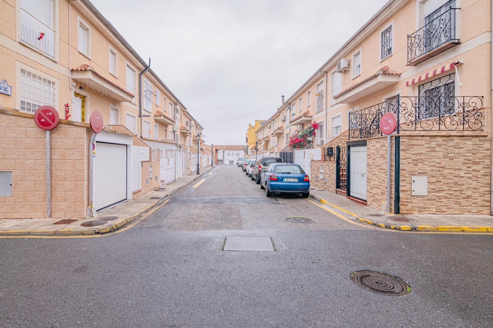 3 bedroom Terraced Villa for sale in Las Gabias with garage - € 218,000 (Ref: 9723804)