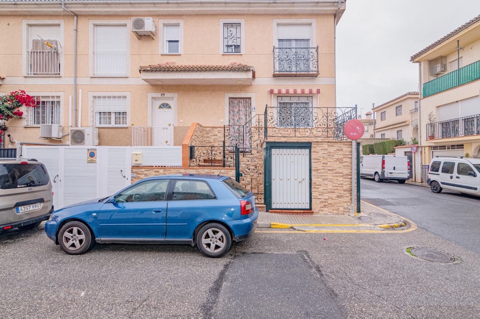 3 bedroom Terraced Villa for sale in Las Gabias with garage - € 218,000 (Ref: 9723804)