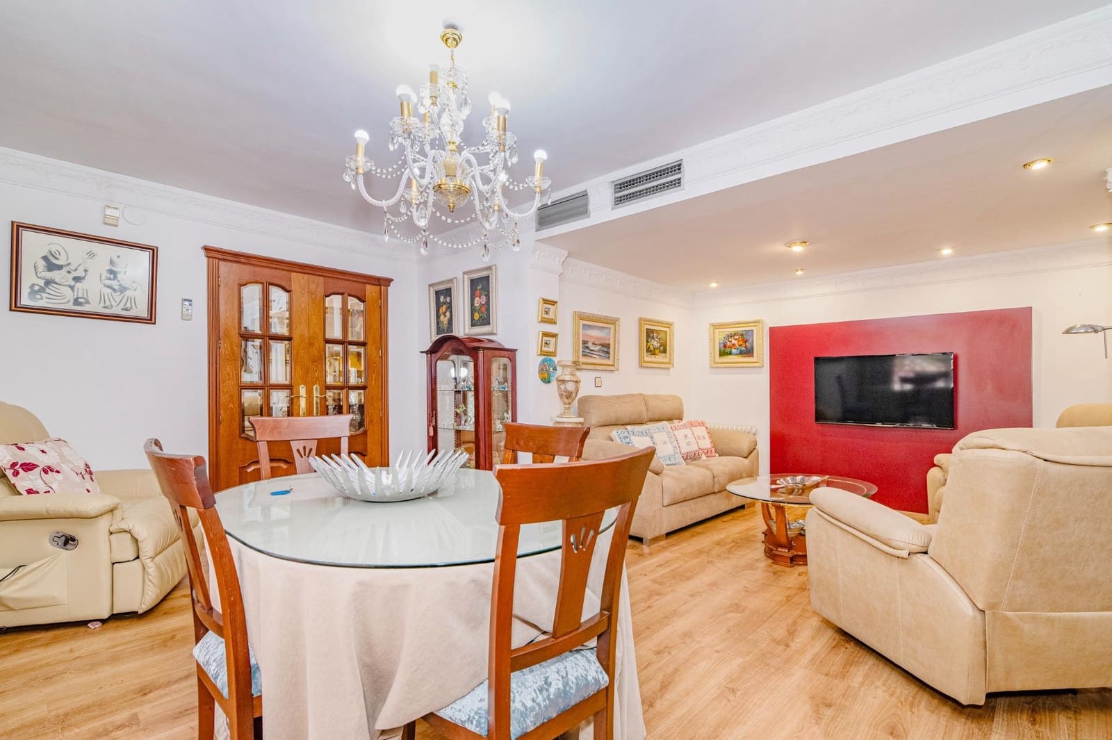 4 bedroom Terraced Villa for sale in Granada city with garage - € 440,000 (Ref: 9723806)