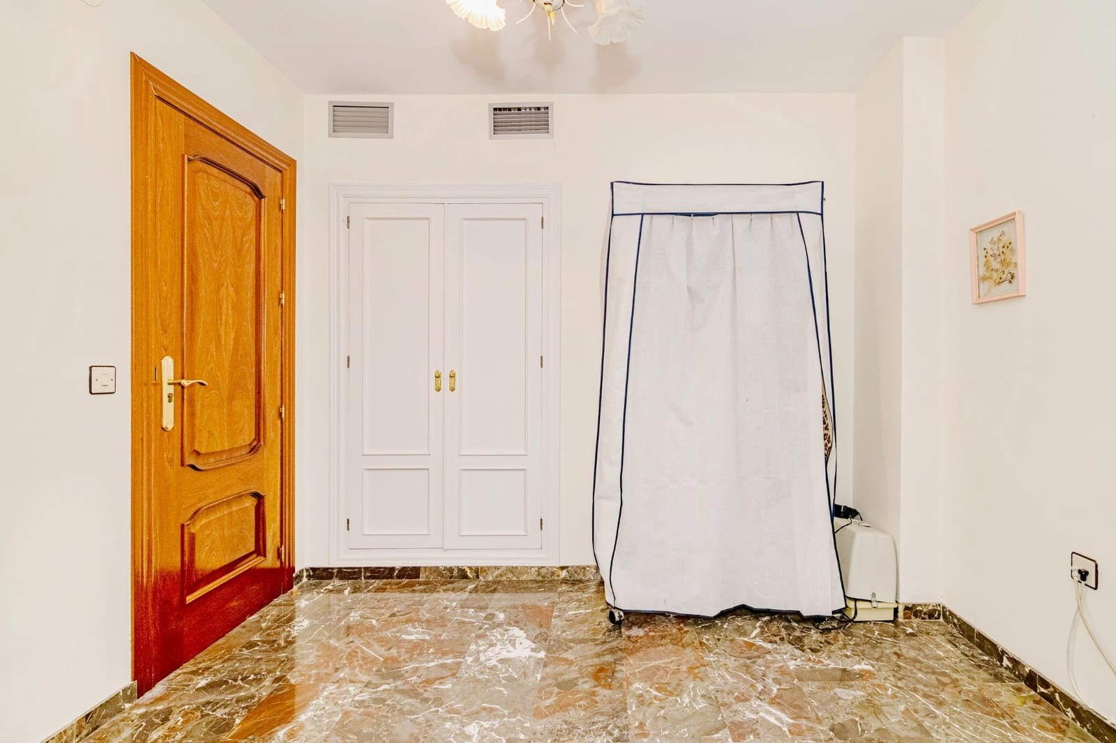 4 bedroom Terraced Villa for sale in Granada city with garage - € 440,000 (Ref: 9723806)