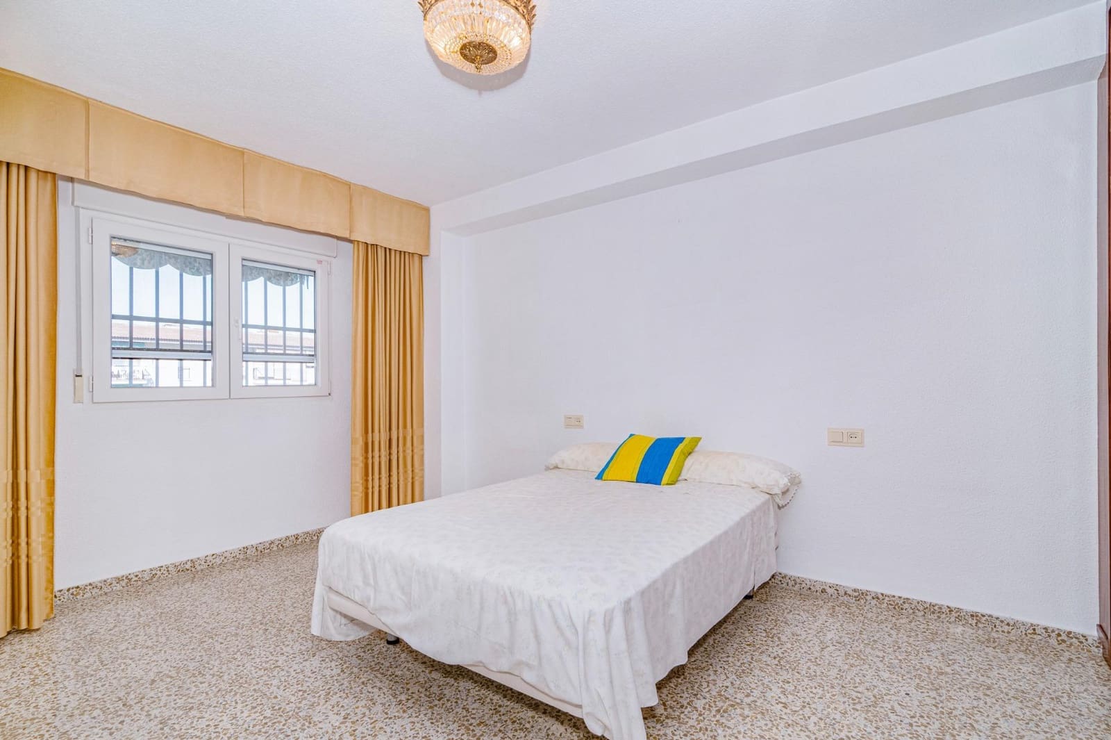 3 bedroom Flat for sale in Granada city - € 163,000 (Ref: 9726708)