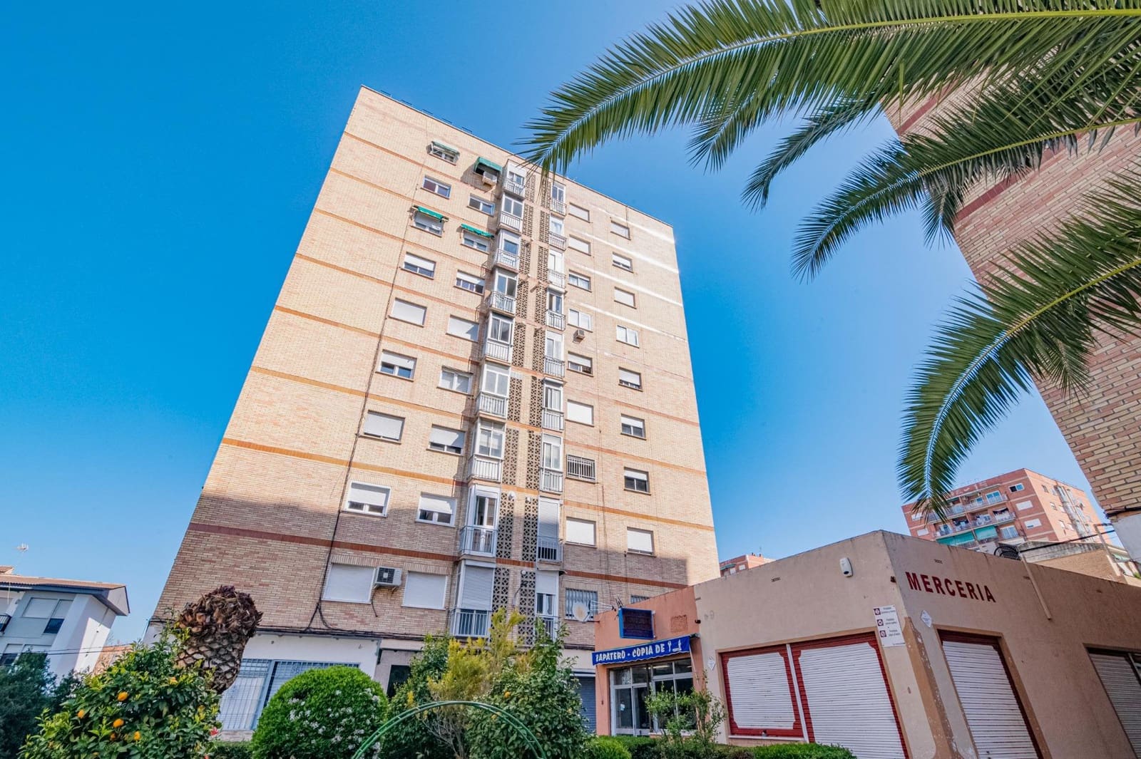 3 bedroom Flat for sale in Granada city - € 163,000 (Ref: 9726708)