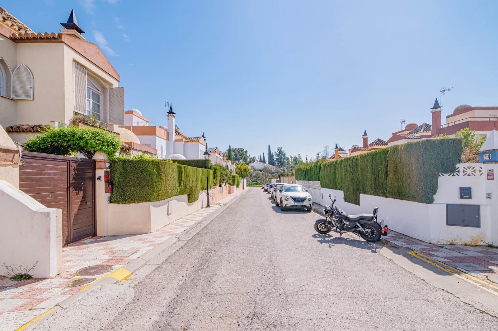 4 bedroom Villa for sale in Albolote with pool garage - € 339,000 (Ref: 9726710)