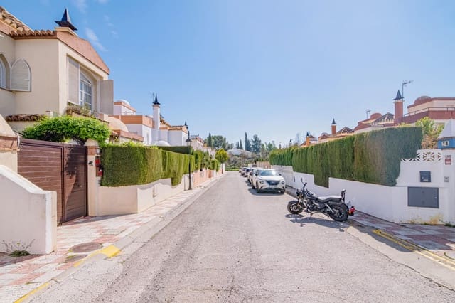 Chalet de 4 habitaciones en Albolote en venta con piscina garaje - 339.000 € (Ref: 9726710)