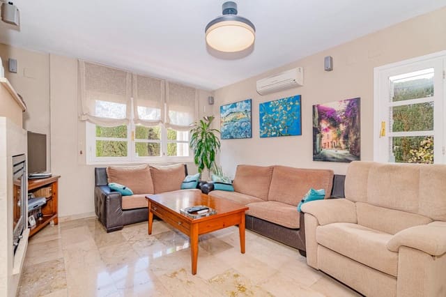 Chalet de 4 habitaciones en Albolote en venta con piscina garaje - 339.000 € (Ref: 9726710)