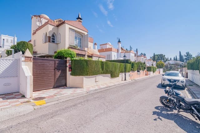 Chalet de 4 habitaciones en Albolote en venta con piscina garaje - 339.000 € (Ref: 9726710)