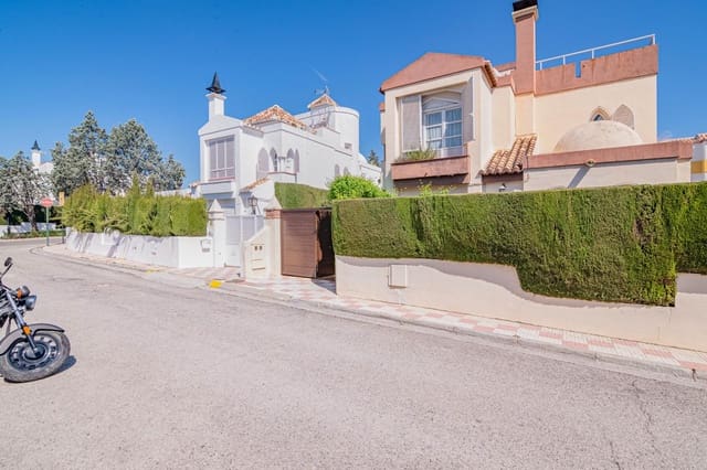 Chalet de 4 habitaciones en Albolote en venta con piscina garaje - 339.000 € (Ref: 9726710)