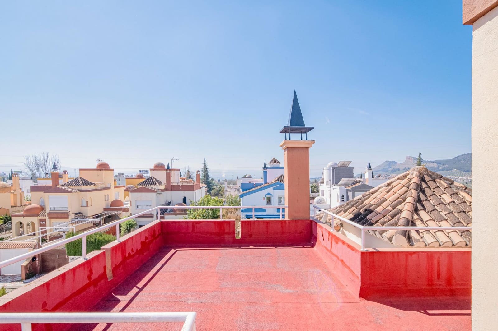 4 bedroom Villa for sale in Albolote with pool garage - € 339,000 (Ref: 9726710)