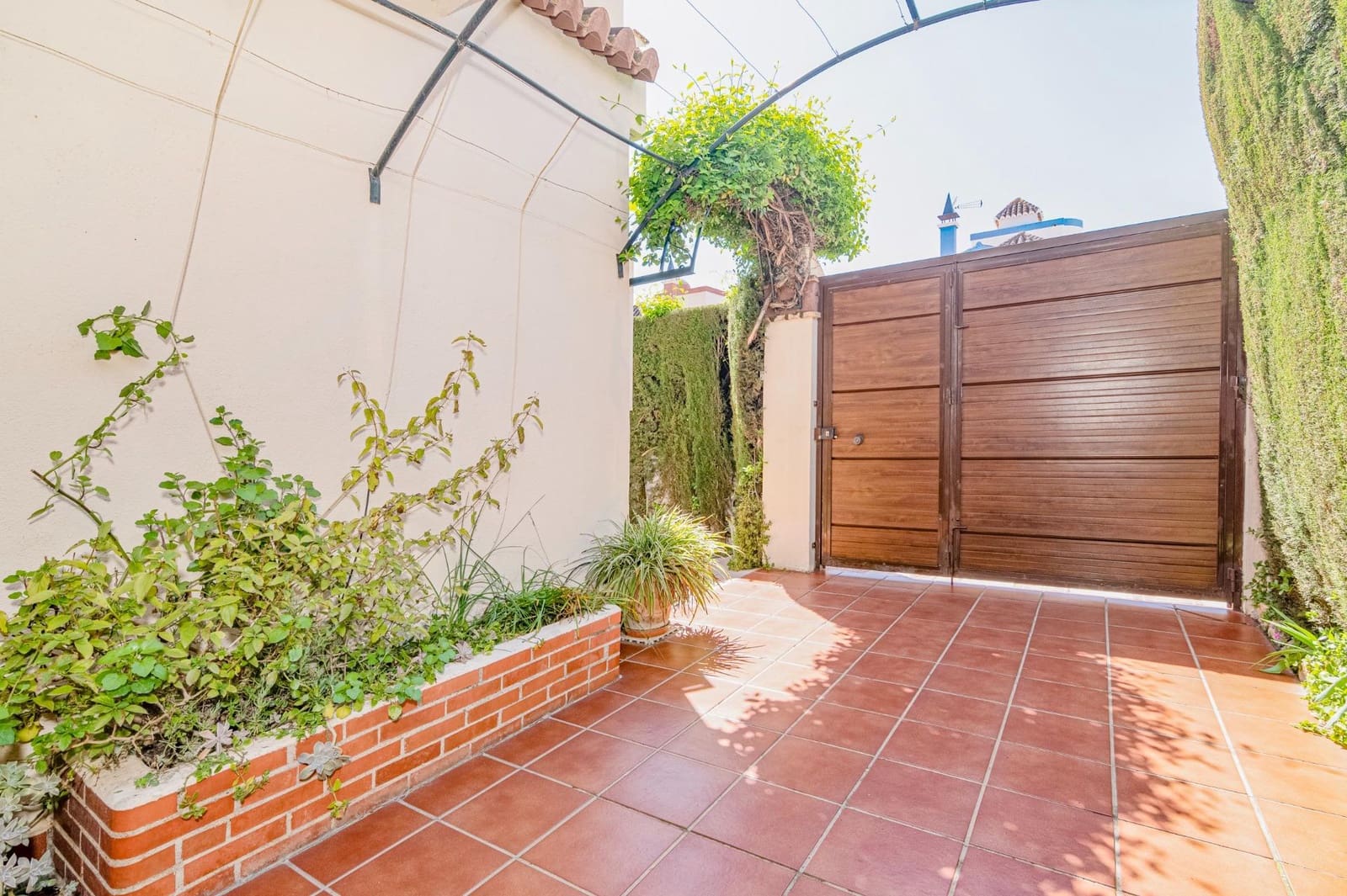 4 bedroom Villa for sale in Albolote with pool garage - € 339,000 (Ref: 9726710)