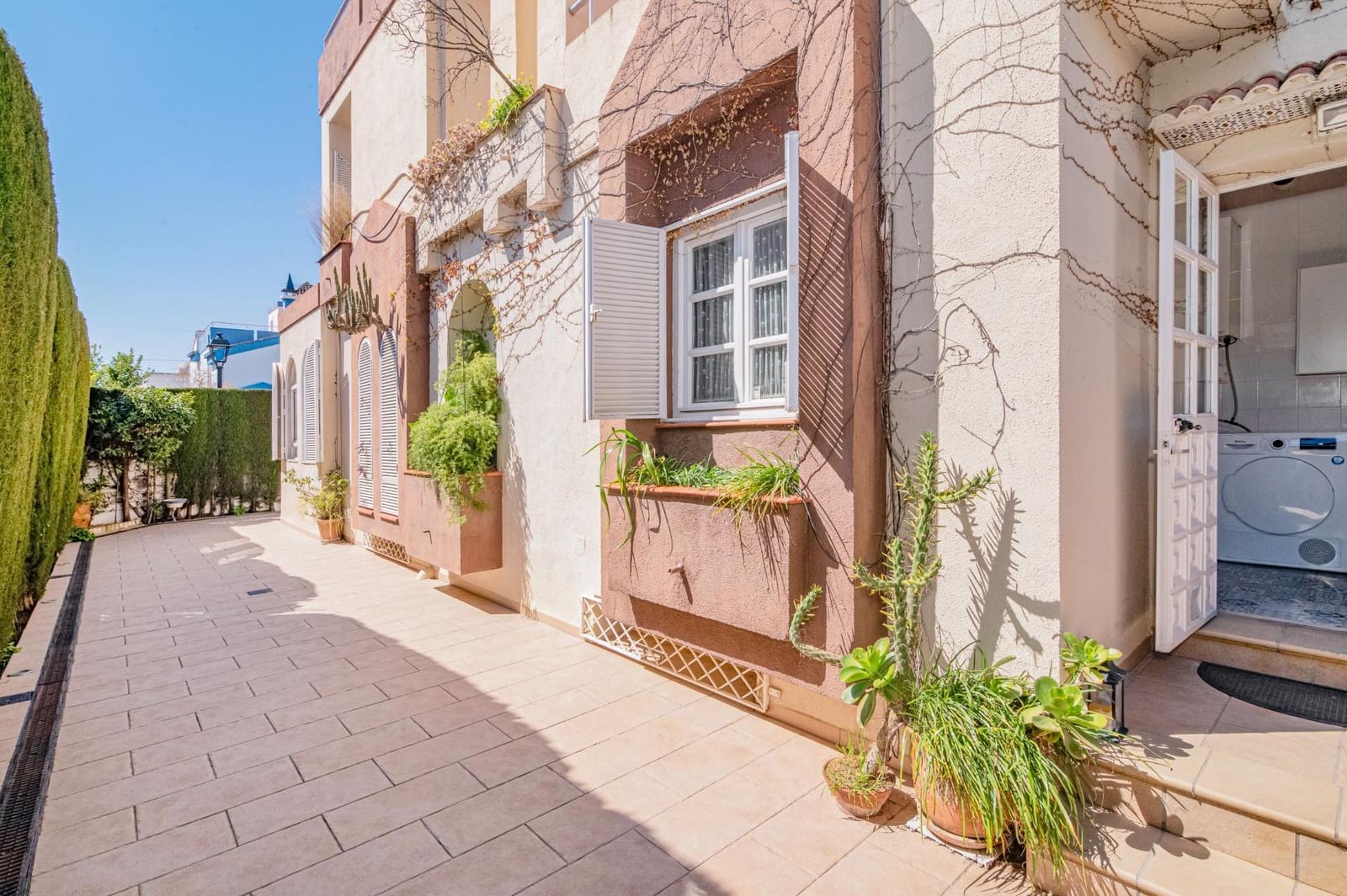 4 bedroom Villa for sale in Albolote with pool garage - € 339,000 (Ref: 9726710)