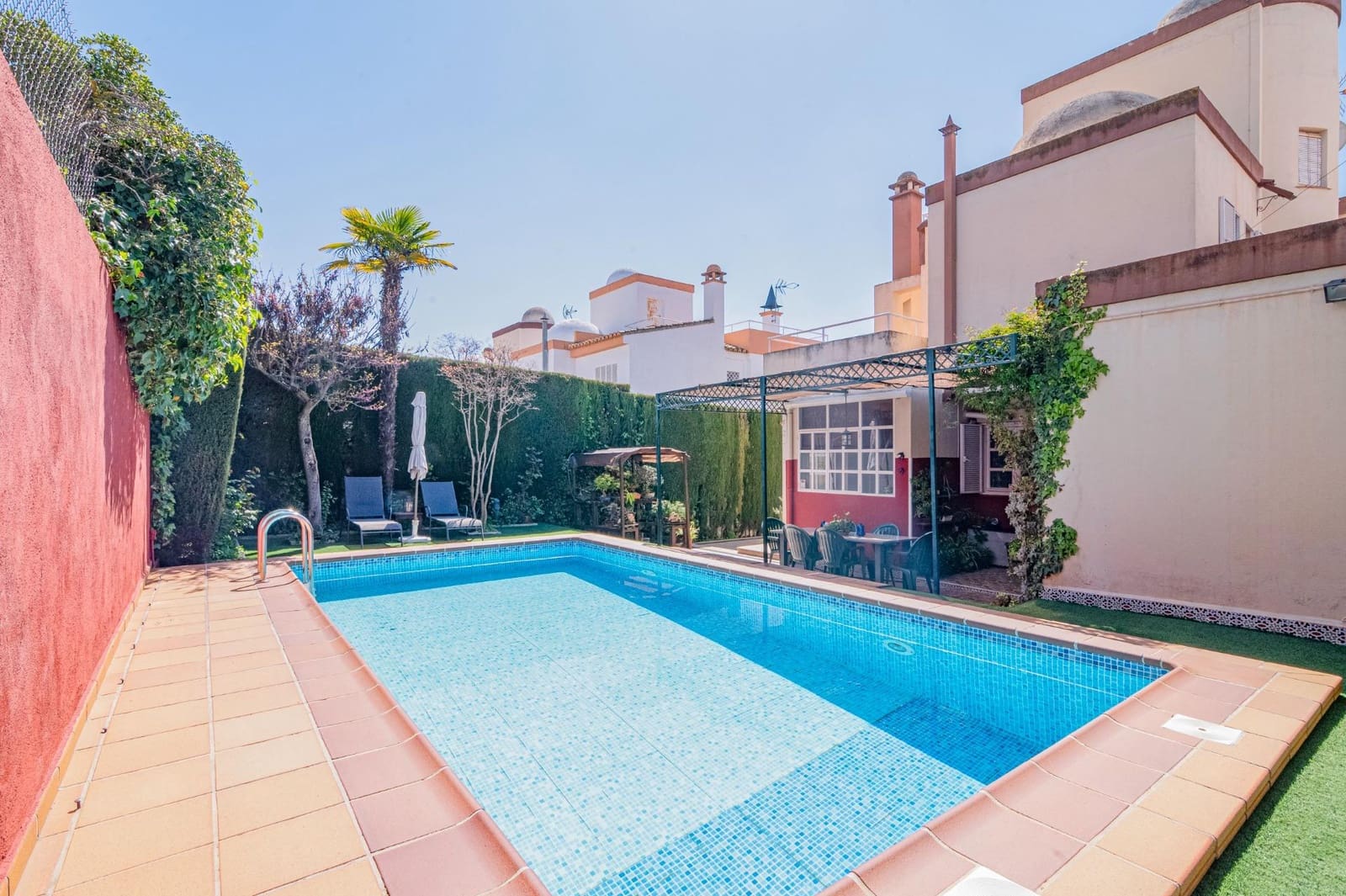 4 bedroom Villa for sale in Albolote with pool garage - € 339,000 (Ref: 9726710)