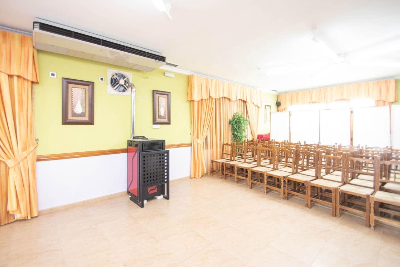 Commercial for sale in Cullar with garage - € 295,000 (Ref: 9735654)