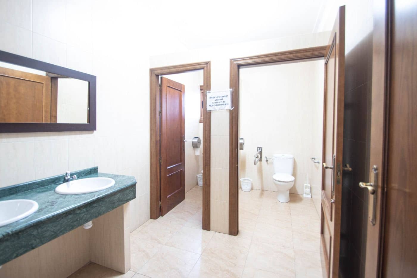 Commercial for sale in Cullar with garage - € 295,000 (Ref: 9735654)