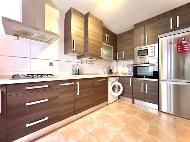 3 bedroom Flat for sale in Cogollos Vega with garage - € 99,990 (Ref: 9748087)
