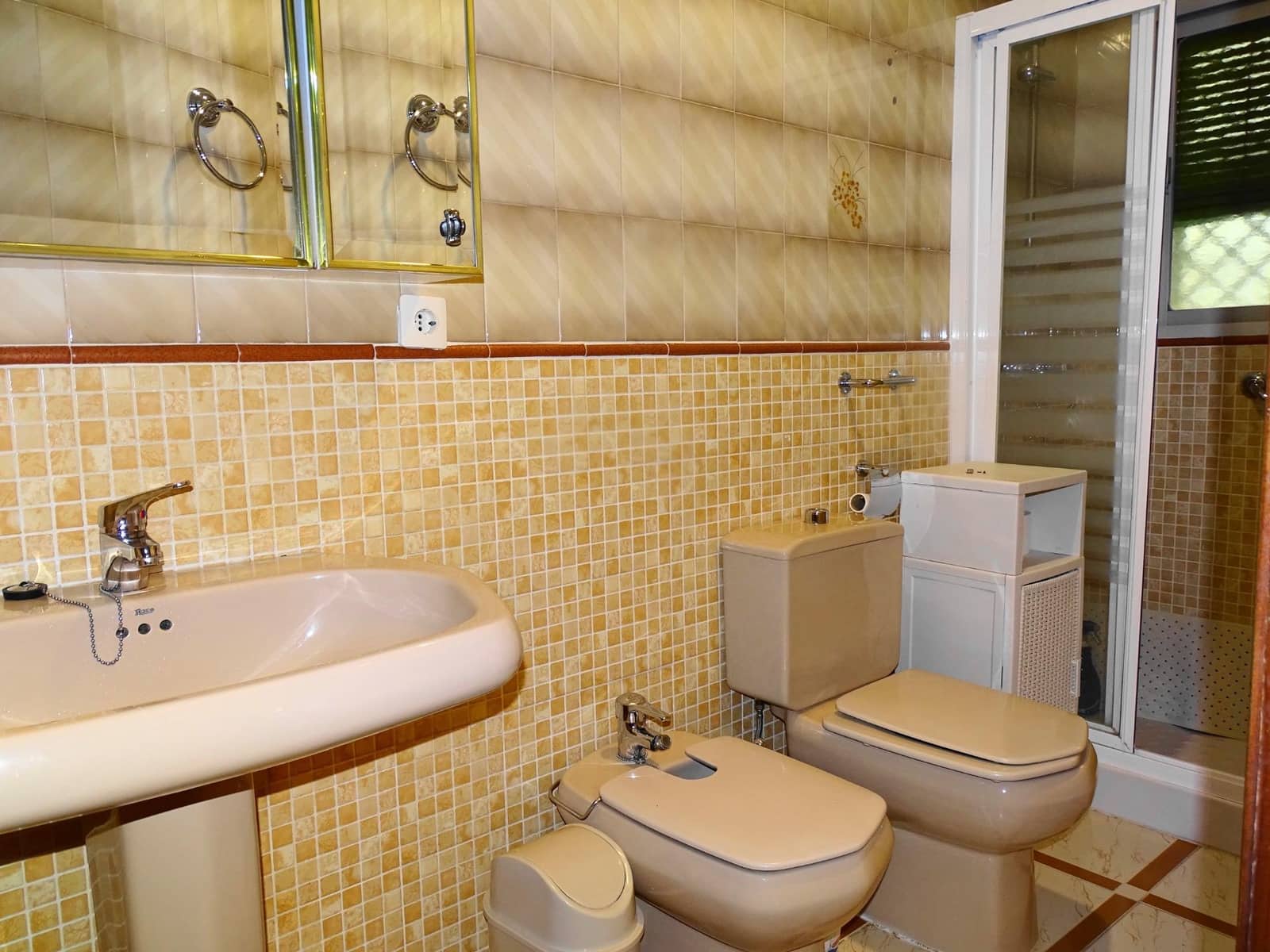 4 bedroom Terraced Villa for sale in Granada city - € 350,000 (Ref: 9755785)