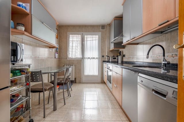 3 bedroom Flat for sale in Cerrillo de Maracena - Periodistas, Granada city with garage - € 240,000 (Ref: 9759044)