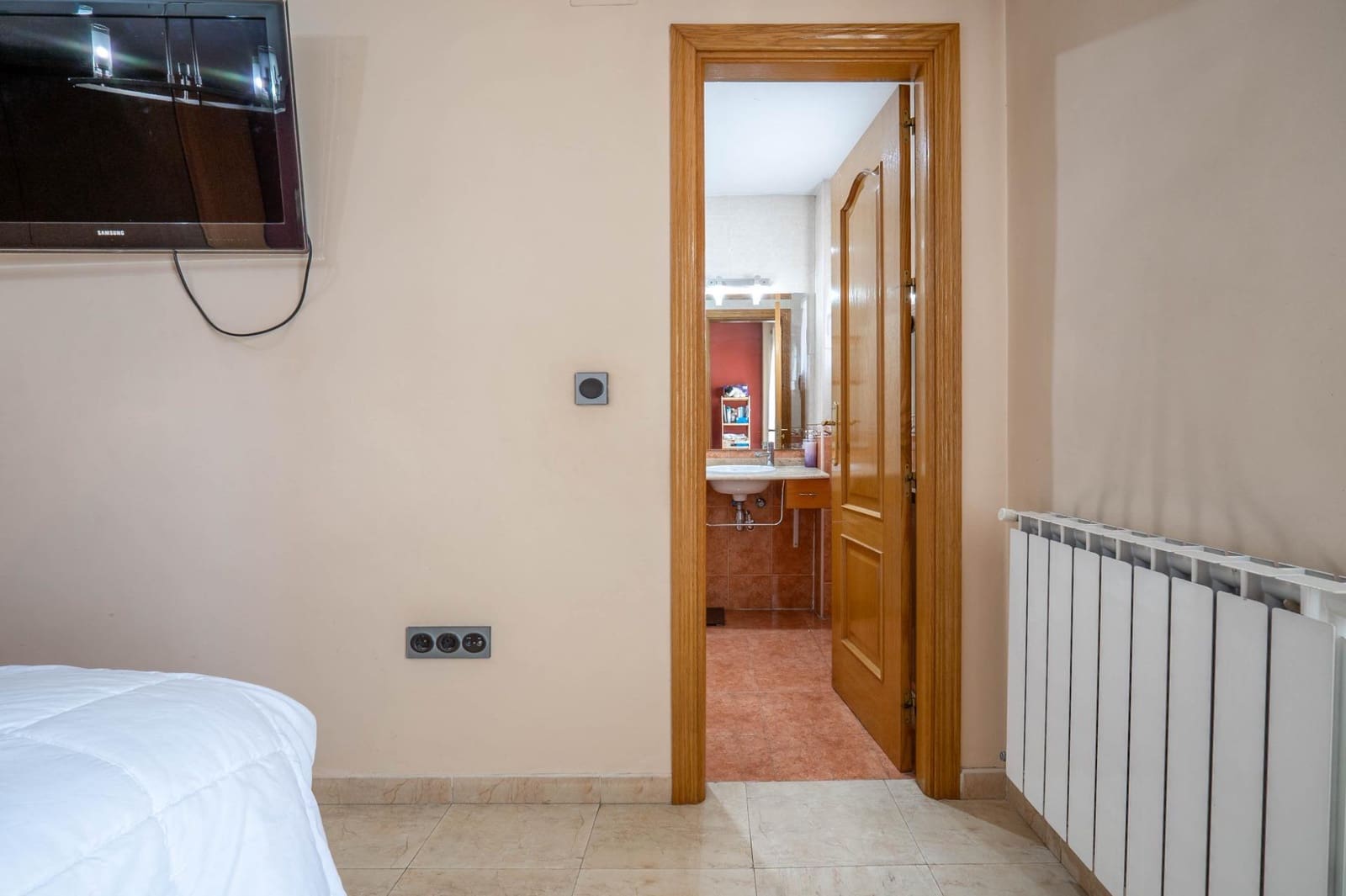 3 bedroom Flat for sale in Granada city with garage - € 240,000 (Ref: 9759044)