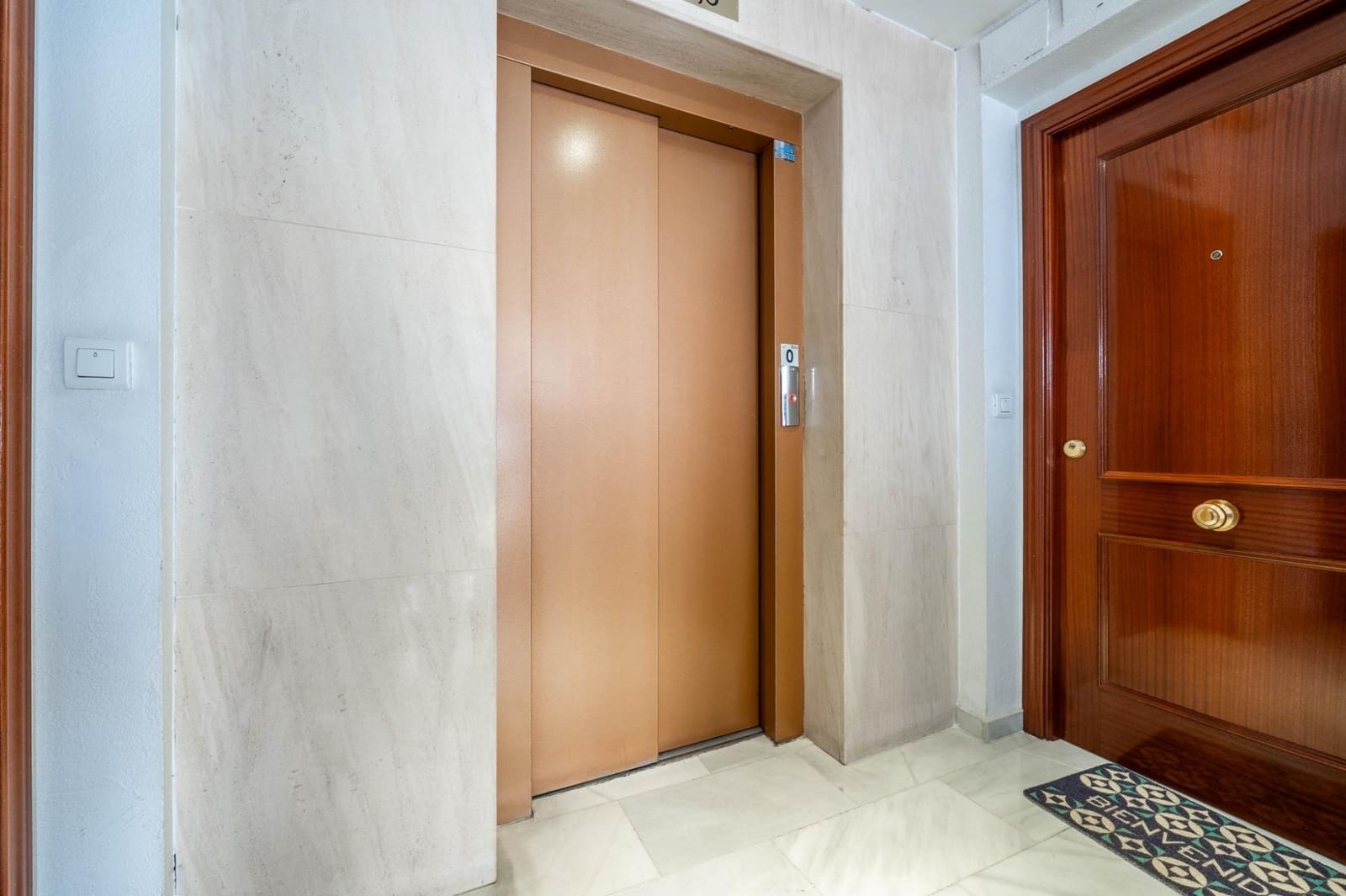 3 bedroom Flat for sale in Granada city with garage - € 240,000 (Ref: 9759044)