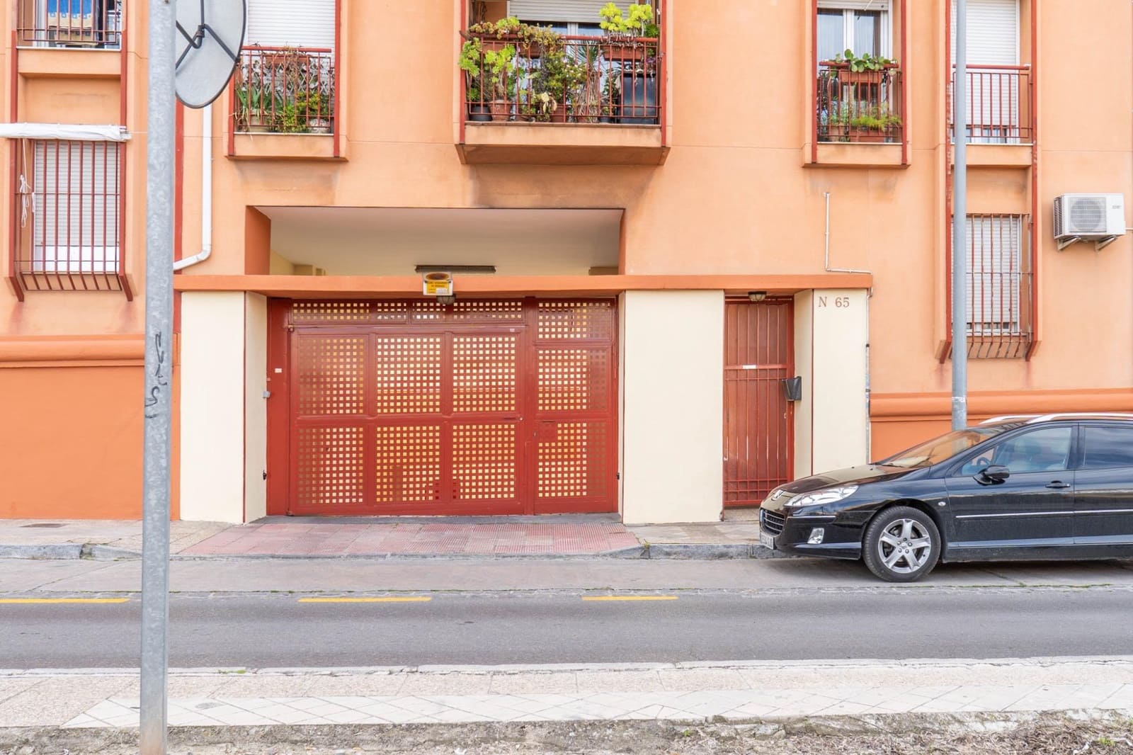 3 bedroom Flat for sale in Granada city with garage - € 240,000 (Ref: 9759044)