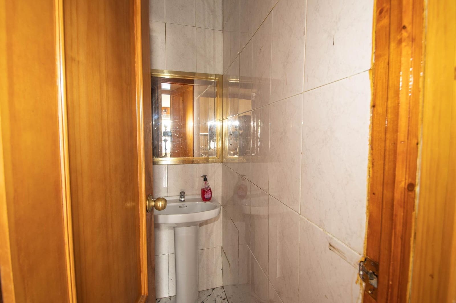 3 soveværelse Erhverv til leje i Granada by - € 500 (Ref: 9762052)