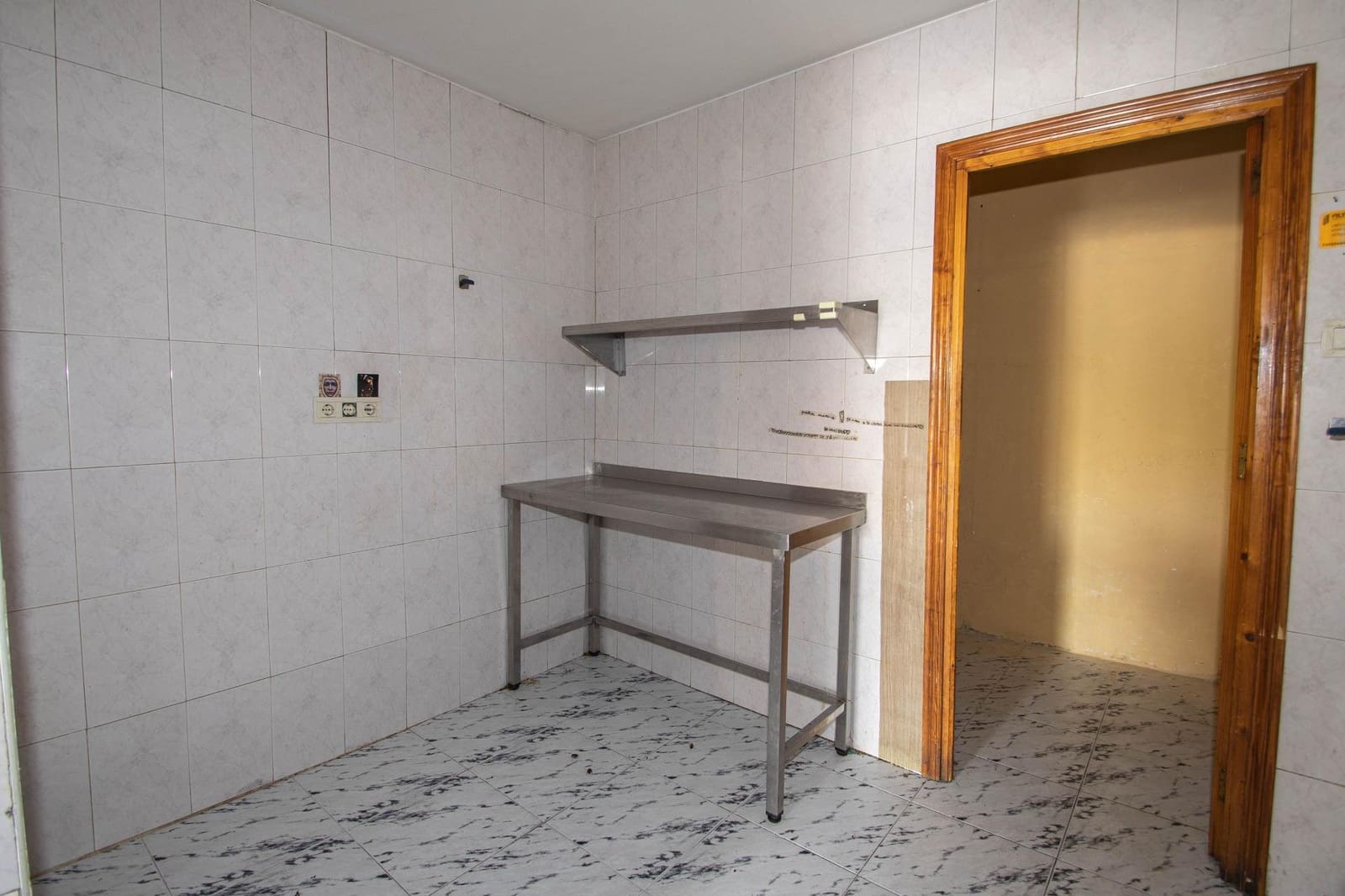 3 soveværelse Erhverv til leje i Granada by - € 500 (Ref: 9762052)