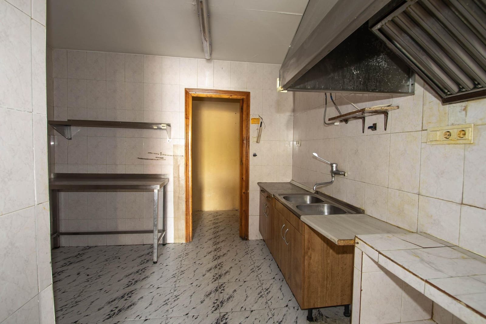 3 soveværelse Erhverv til leje i Granada by - € 500 (Ref: 9762052)