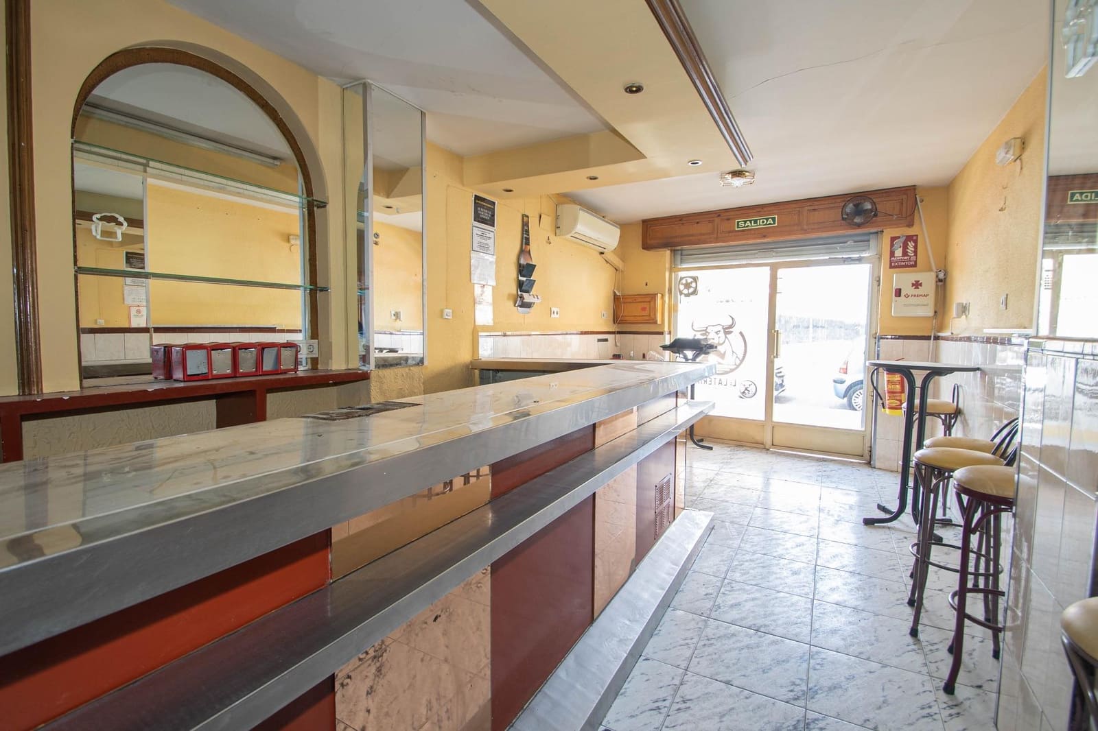 3 soveværelse Erhverv til leje i Granada by - € 500 (Ref: 9762052)