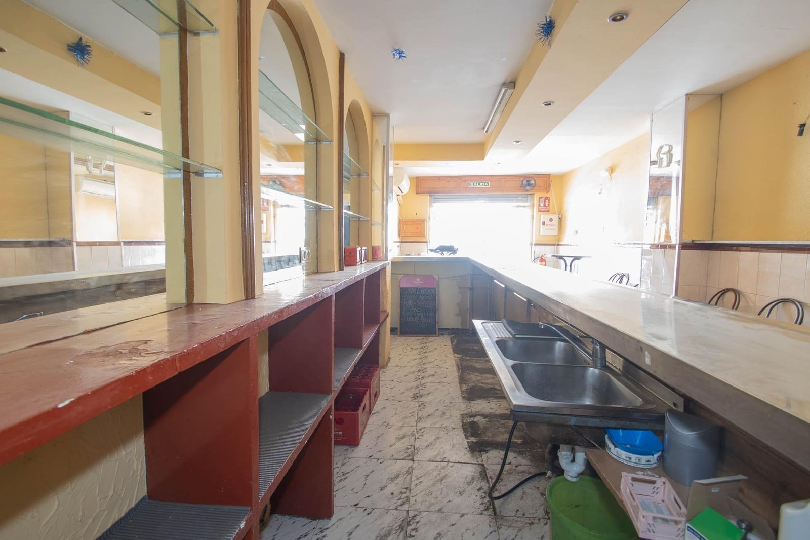 3 soveværelse Erhverv til leje i Granada by - € 500 (Ref: 9762052)