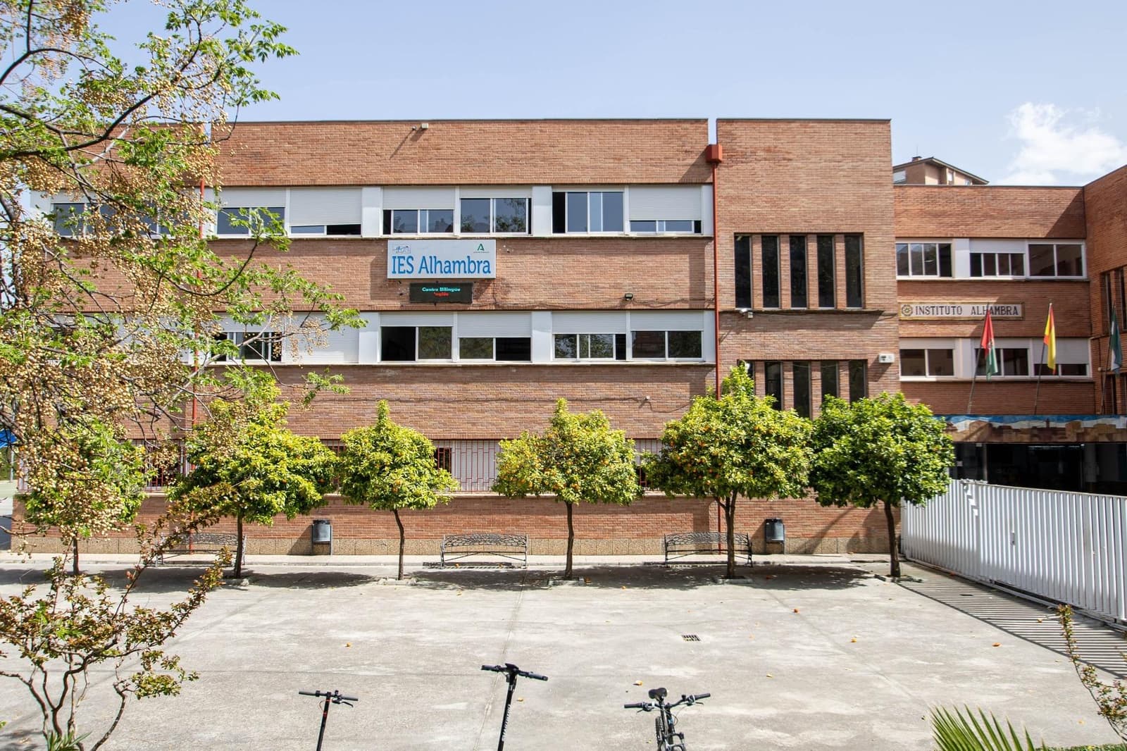 3 soveværelse Erhverv til leje i Granada by - € 500 (Ref: 9762052)