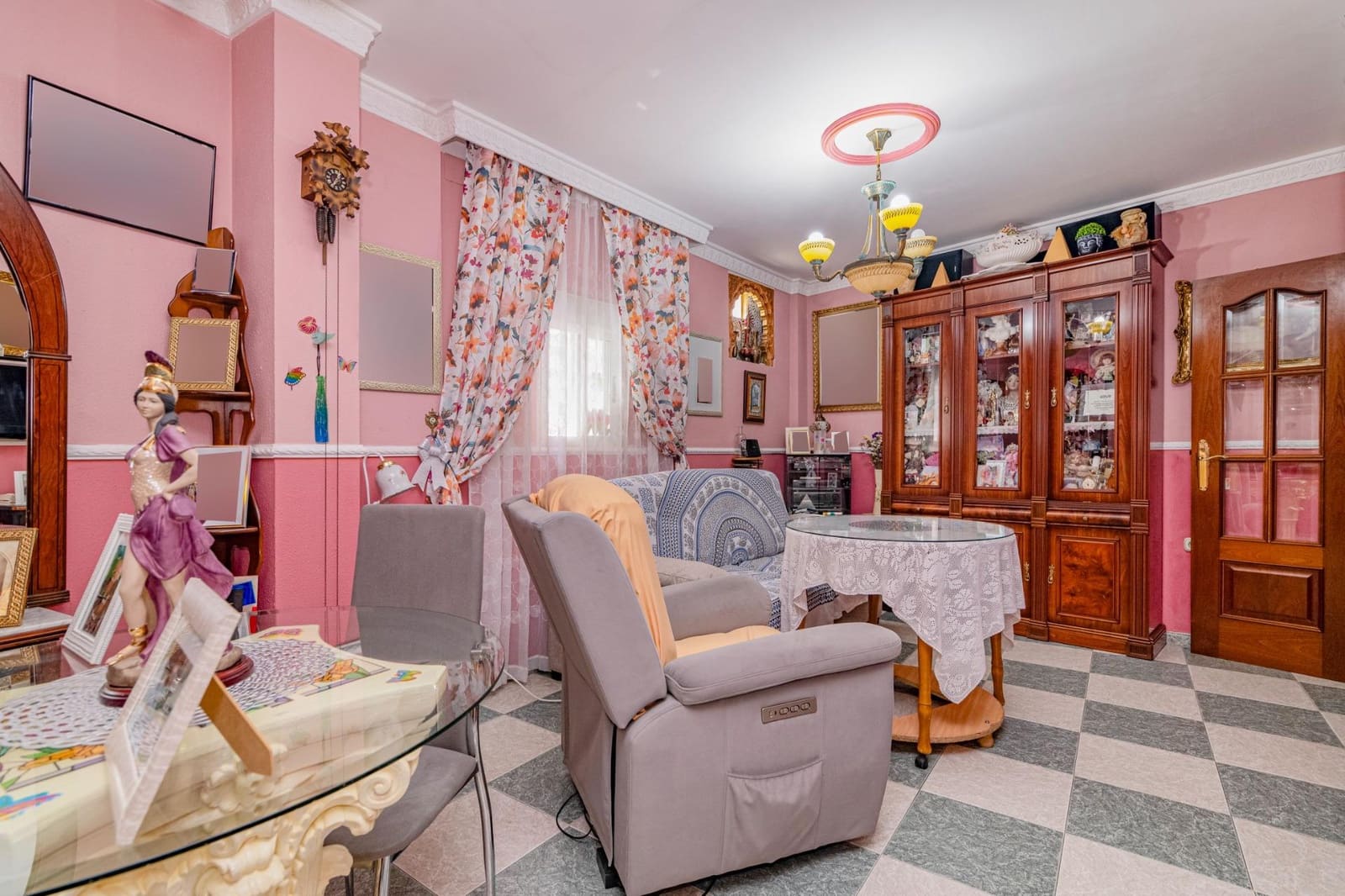 4 bedroom Villa for sale in Granada city - € 345,000 (Ref: 9773140)