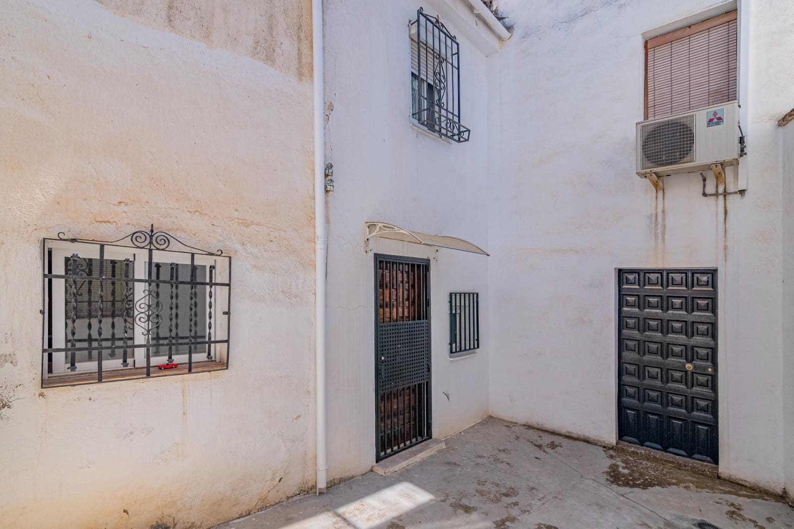 4 bedroom Villa for sale in Granada city - € 345,000 (Ref: 9773140)