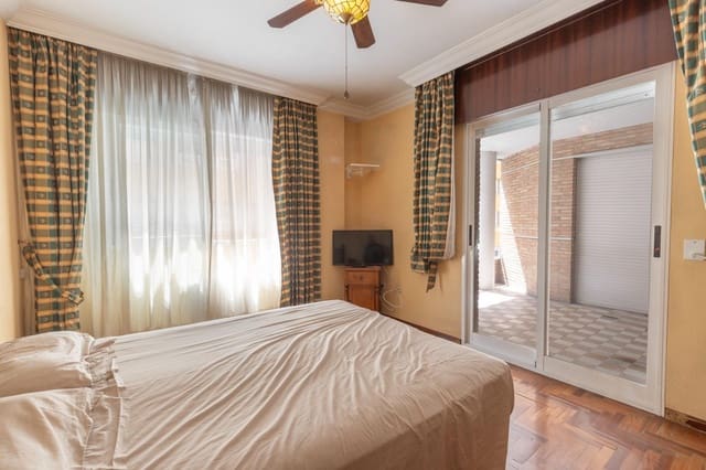 4 soveværelse Lejlighed til salg i Pajaritos - Plaza de Toros, Granada by med garage - € 435.000 (Ref: 9780665)