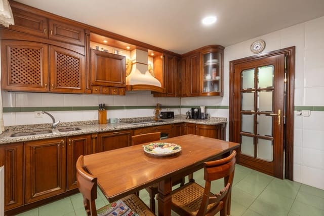 4 soveværelse Lejlighed til salg i Pajaritos - Plaza de Toros, Granada by med garage - € 435.000 (Ref: 9780665)
