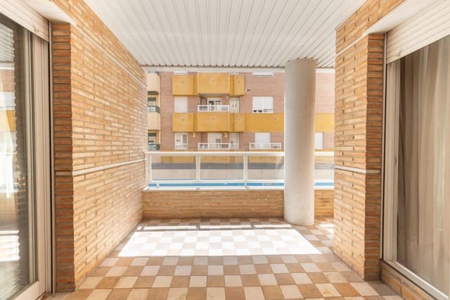 4 soveværelse Lejlighed til salg i Pajaritos - Plaza de Toros, Granada by med garage - € 435.000 (Ref: 9780665)
