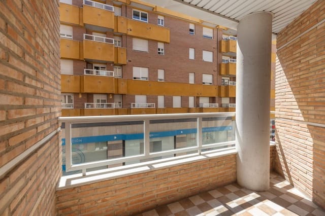 4 soveværelse Lejlighed til salg i Pajaritos - Plaza de Toros, Granada by med garage - € 435.000 (Ref: 9780665)