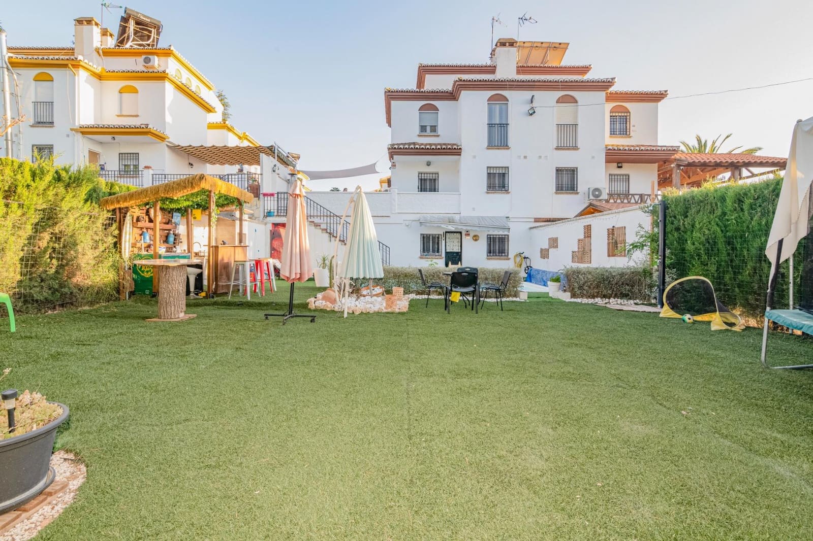 Pareado de 5 habitaciones en Peligros en venta con piscina garaje - 420.000 € (Ref: 9794731)