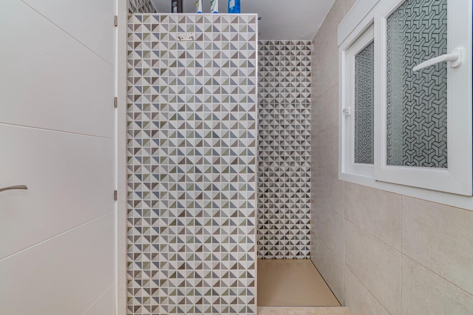 Pareado de 5 habitaciones en Peligros en venta con piscina garaje - 420.000 € (Ref: 9794731)