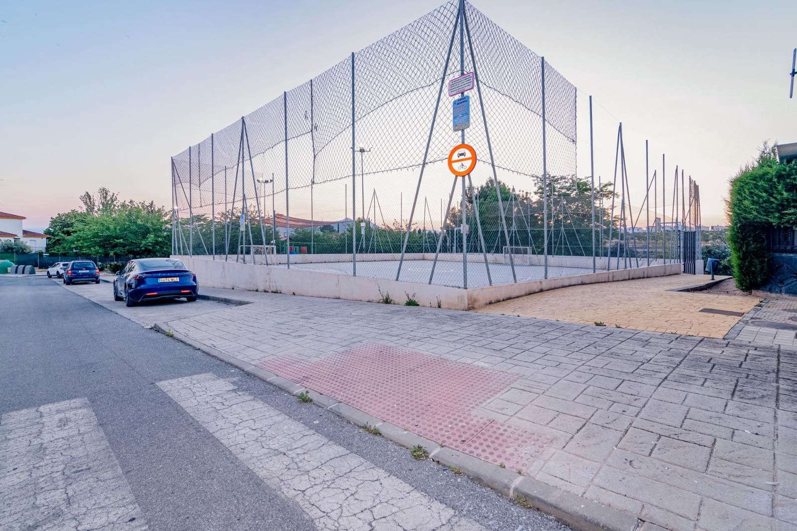 Pareado de 5 habitaciones en Peligros en venta con piscina garaje - 420.000 € (Ref: 9794731)