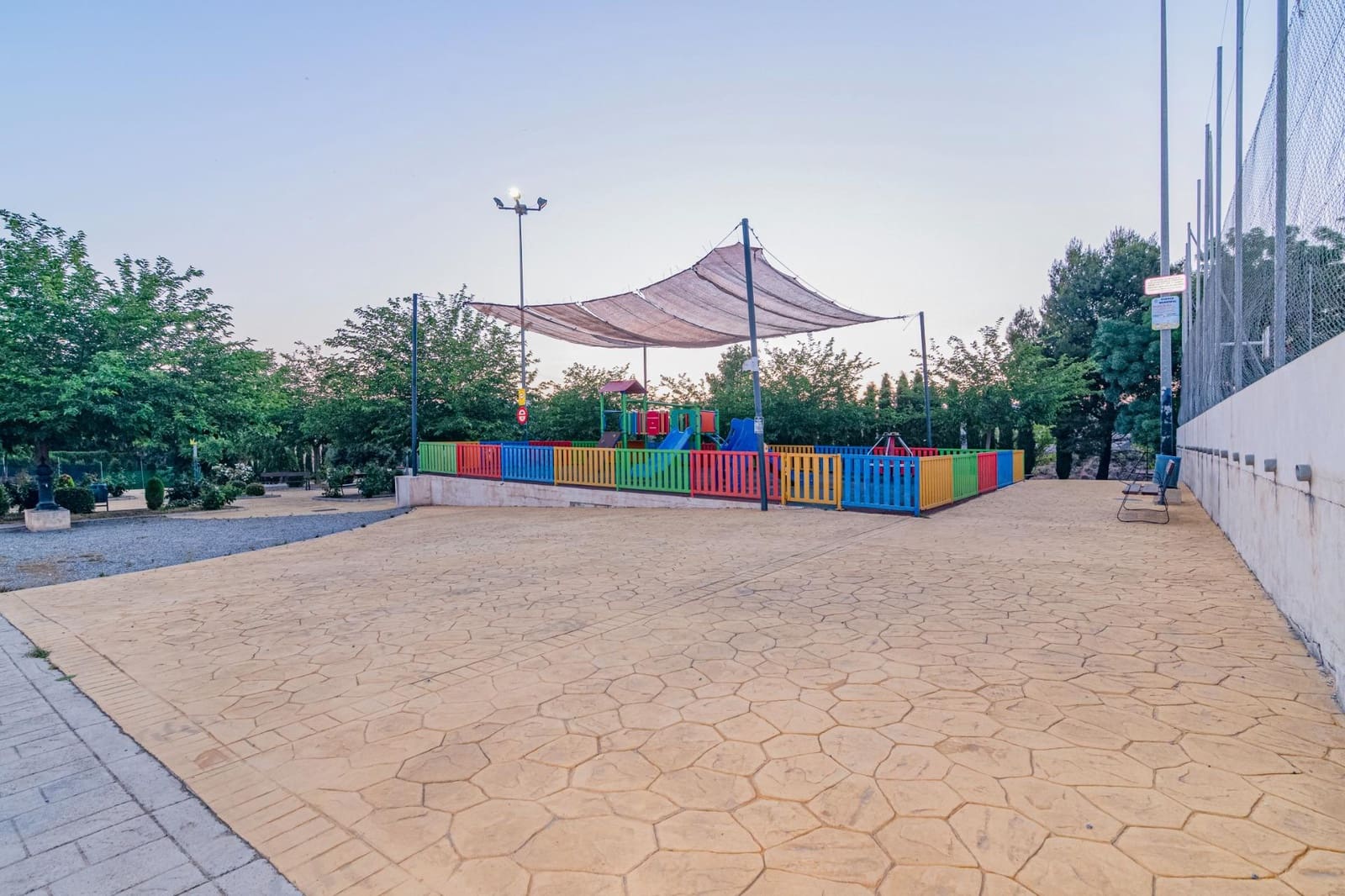 Pareado de 5 habitaciones en Peligros en venta con piscina garaje - 420.000 € (Ref: 9794731)