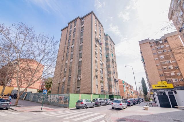 3 soverom Leilighet til salgs i Poligono Cartuja - La Paz, Granada by med garasje - € 136 000 (Ref: 9797212)