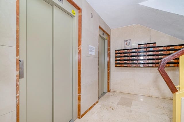 Piso de 3 habitaciones en Cervantes, Granada ciudad en venta - 299.900 € (Ref: 9799367)