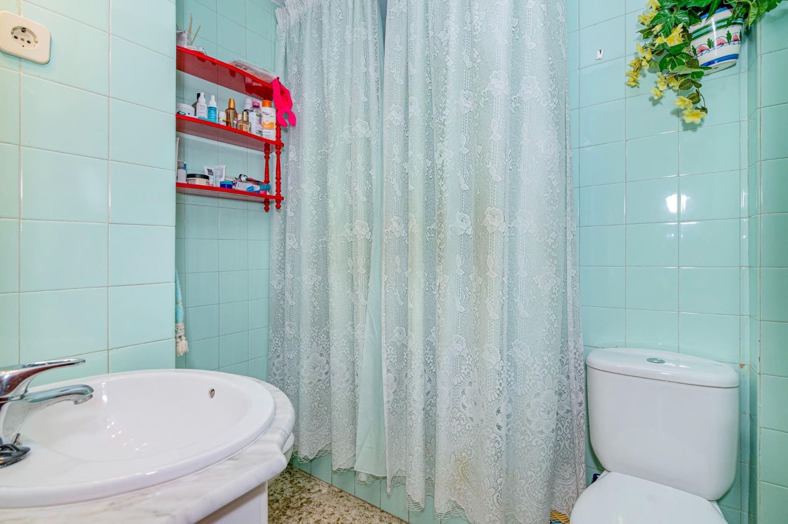 Piso de 3 habitaciones en Granada ciudad en venta - 299.900 € (Ref: 9799367)