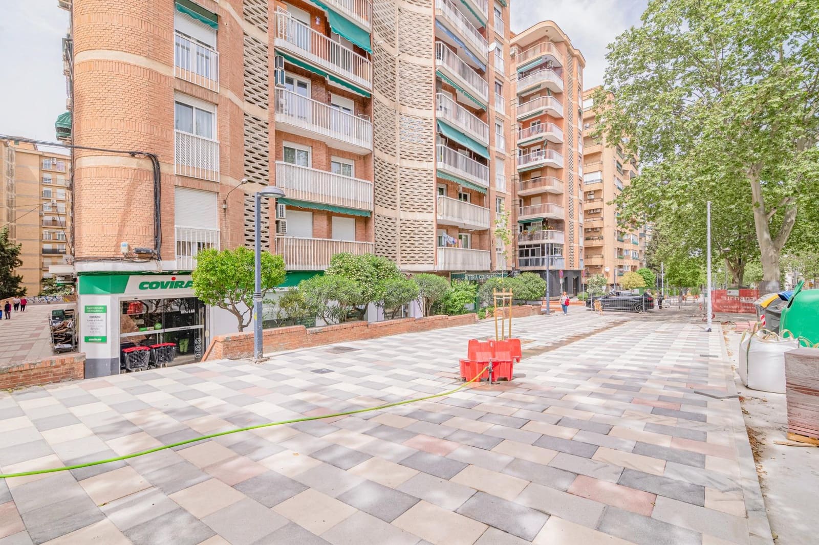 Piso de 3 habitaciones en Granada ciudad en venta - 299.900 € (Ref: 9799367)